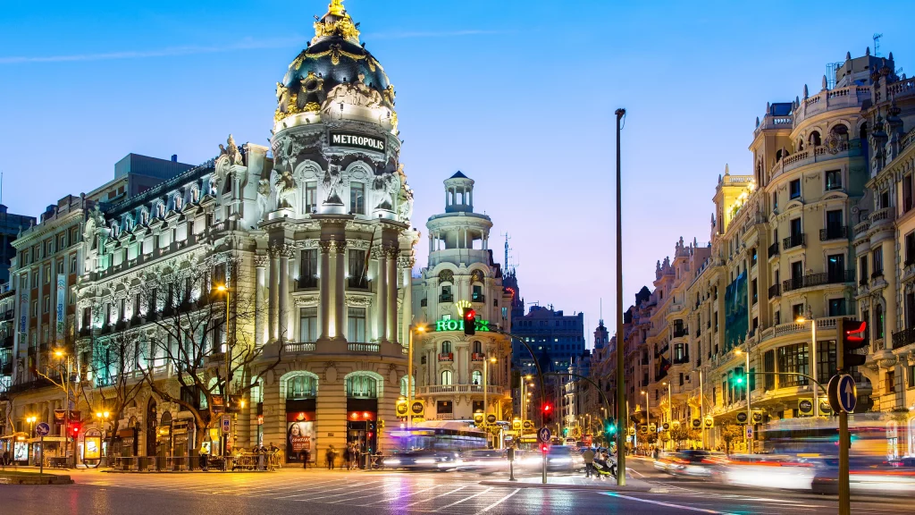 Khám phá kiến trúc thành phố Madrid: Vẻ đẹp hoài cổ kết hợp hiện đại